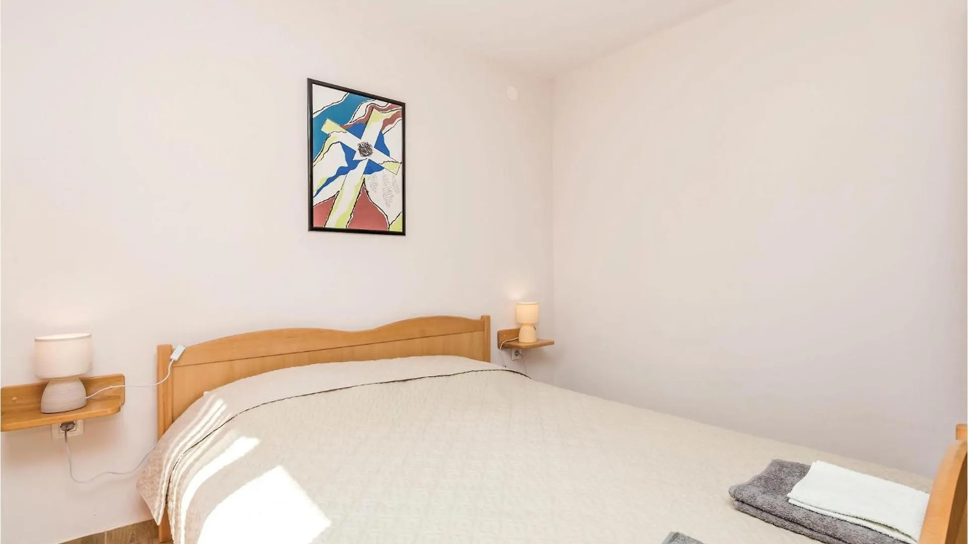 Awesome Apartment In Icici With Kitchen