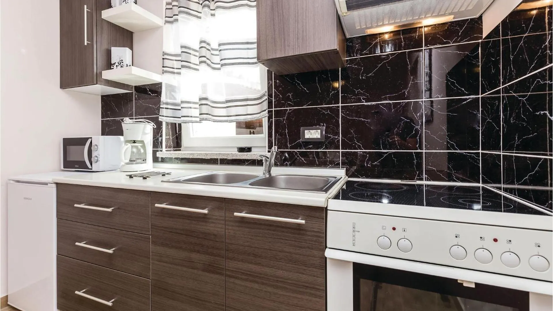 Awesome Apartment In Icici With Kitchen